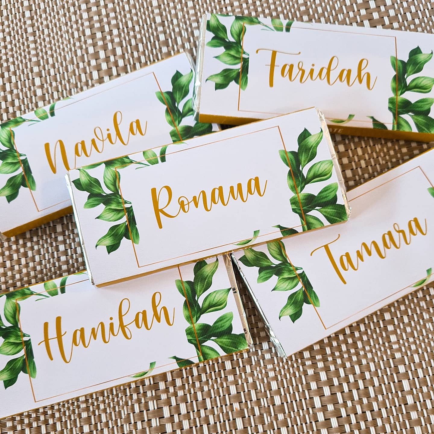 Green Leaf & Gold Chocolate Bar