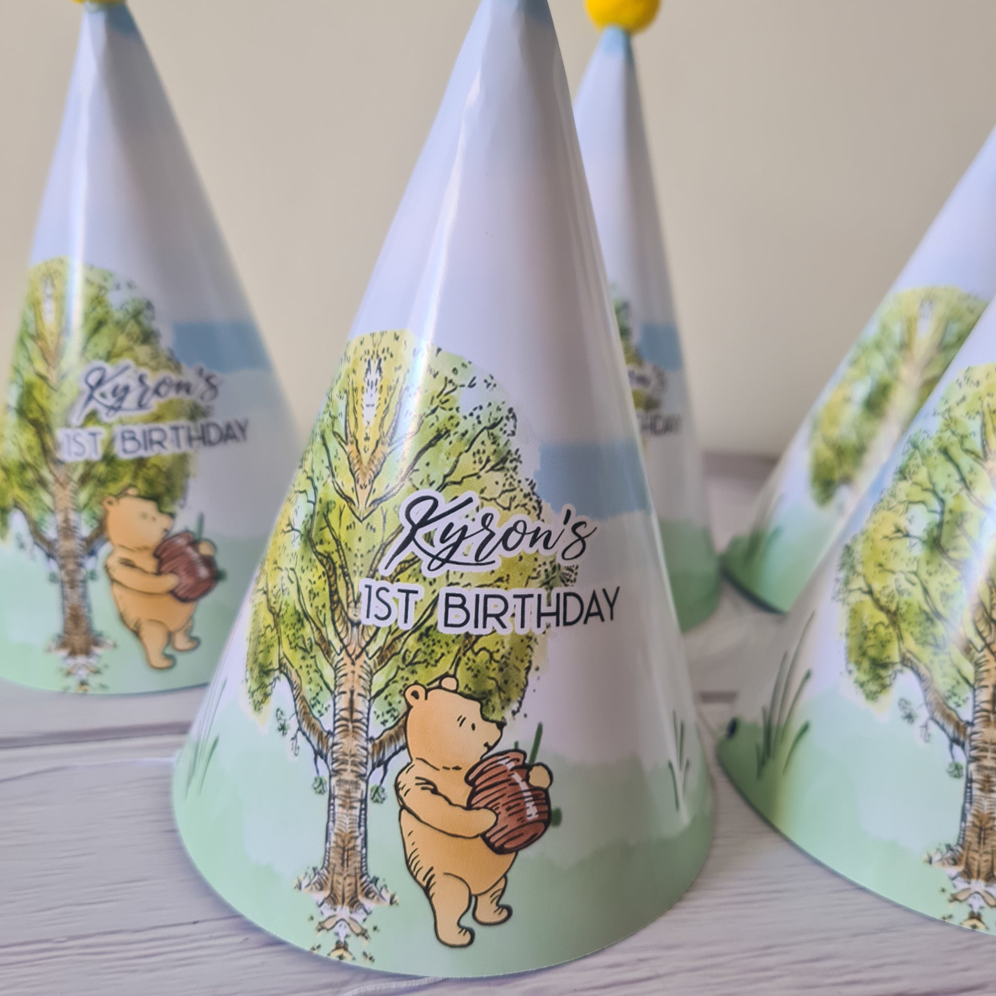 Winnie the Pooh Classic Birthday Party Hat – Summer Print Party